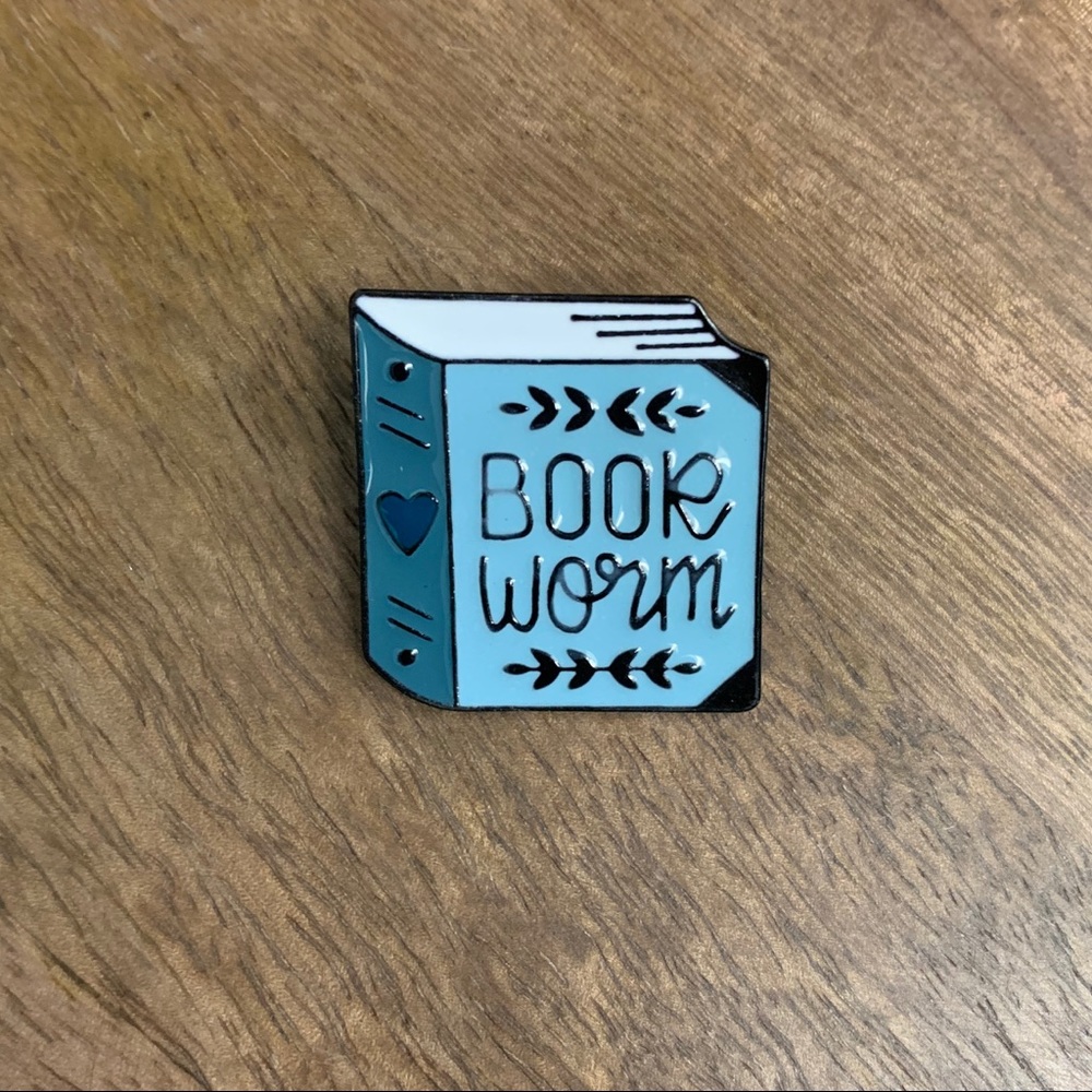 Book worm pin 📖